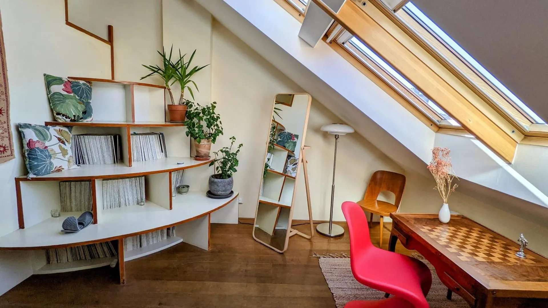 Konukevi Guestrooms, Rooftop With Garden, Spacious Living Room, Character And Fireplace Prag Çek Cumhuriyeti