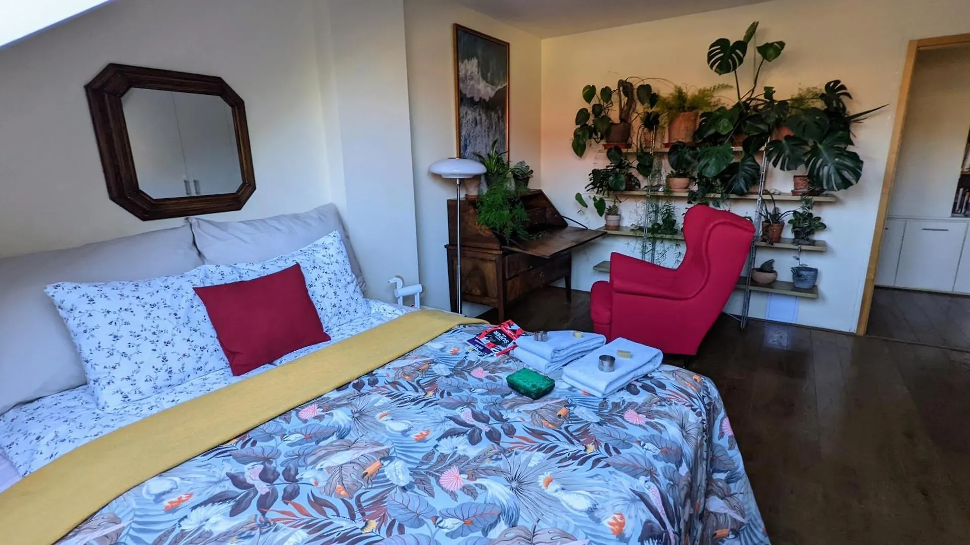 Guestrooms, Rooftop With Garden, Spacious Living Room, Character And Fireplace Prag 0*,