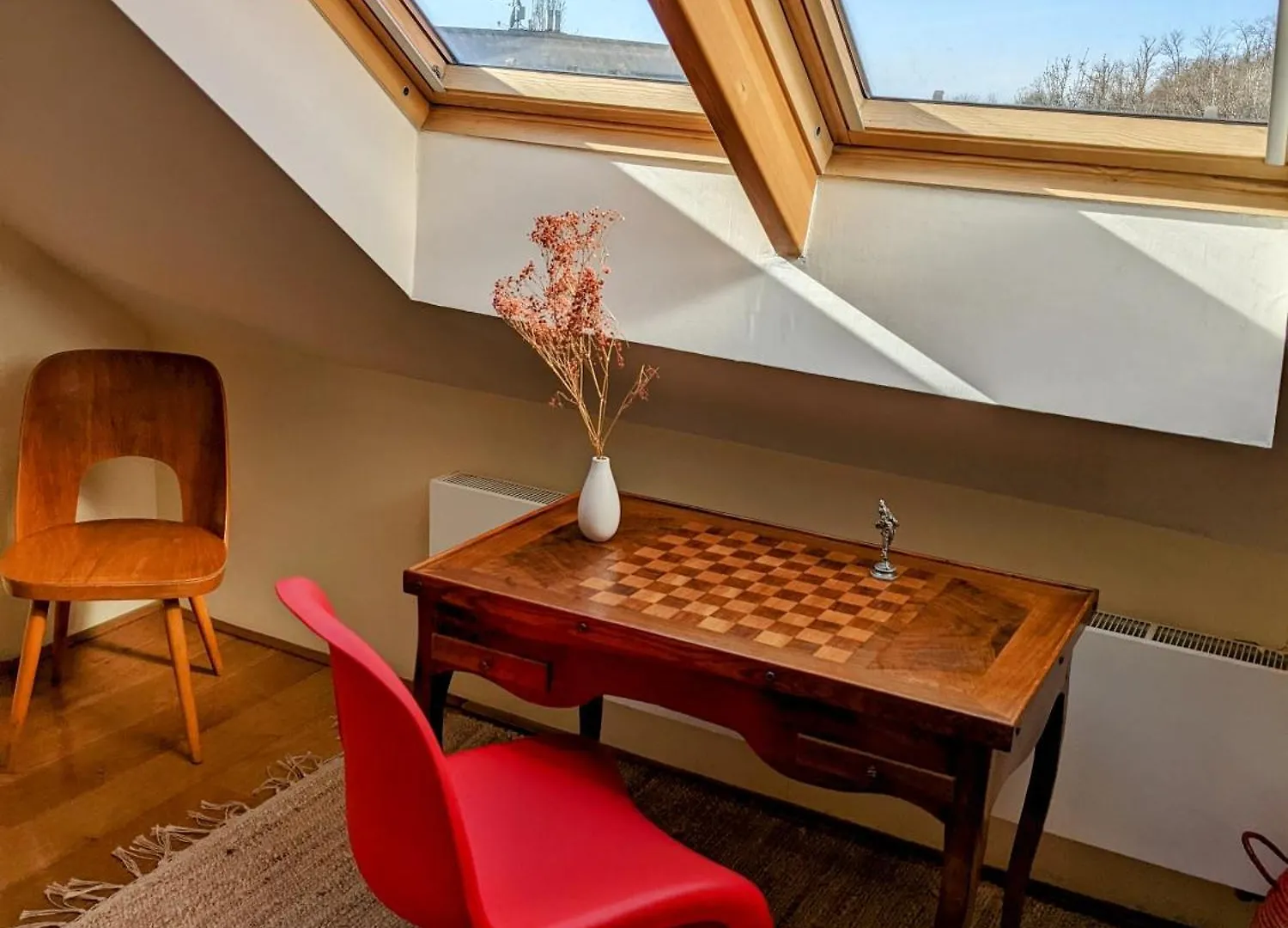 Guestrooms, Rooftop With Garden, Spacious Living Room, Character And Fireplace Prag