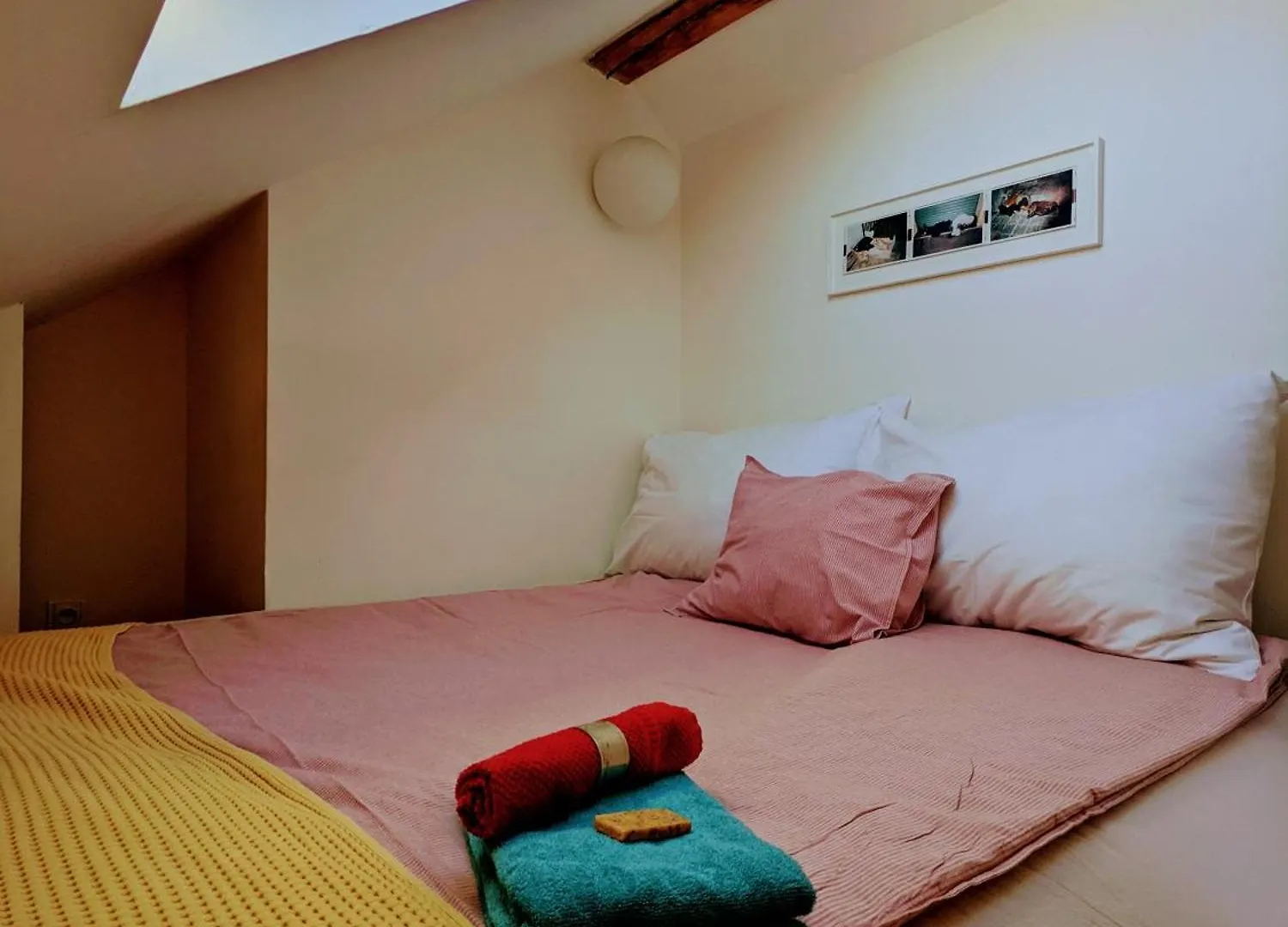 Konukevi Guestrooms, Rooftop With Garden, Spacious Living Room, Character And Fireplace Prag