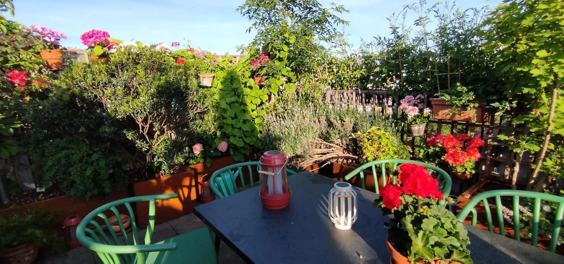 Konukevi Guestrooms, Rooftop With Garden, Spacious Living Room, Character And Fireplace Prag