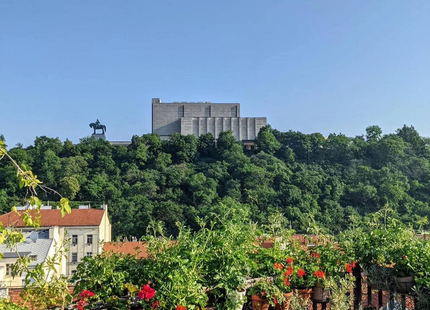 Guestrooms, Rooftop With Garden, Spacious Living Room, Character And Fireplace Prag