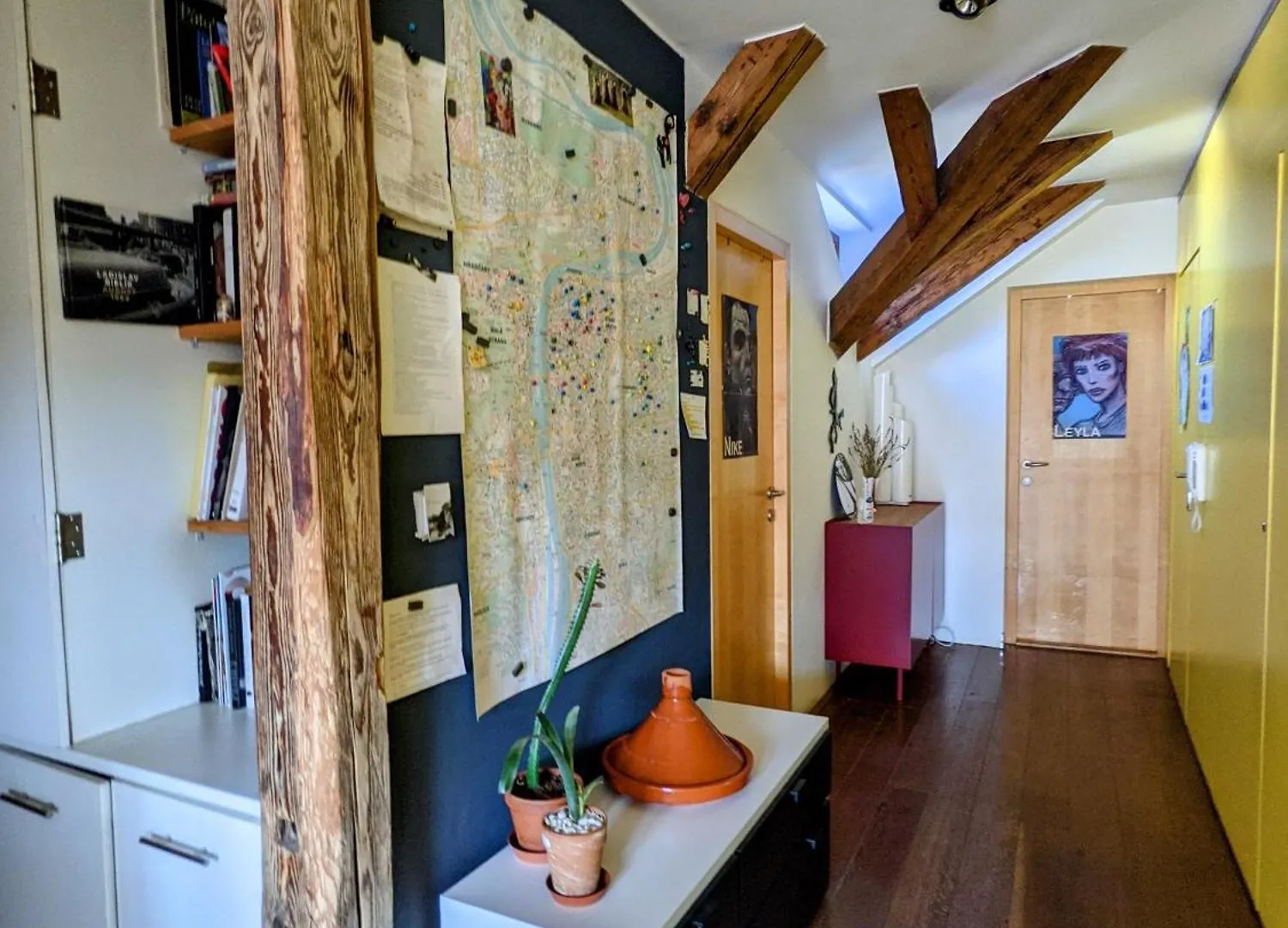 Guestrooms, Rooftop With Garden, Spacious Living Room, Character And Fireplace Прага