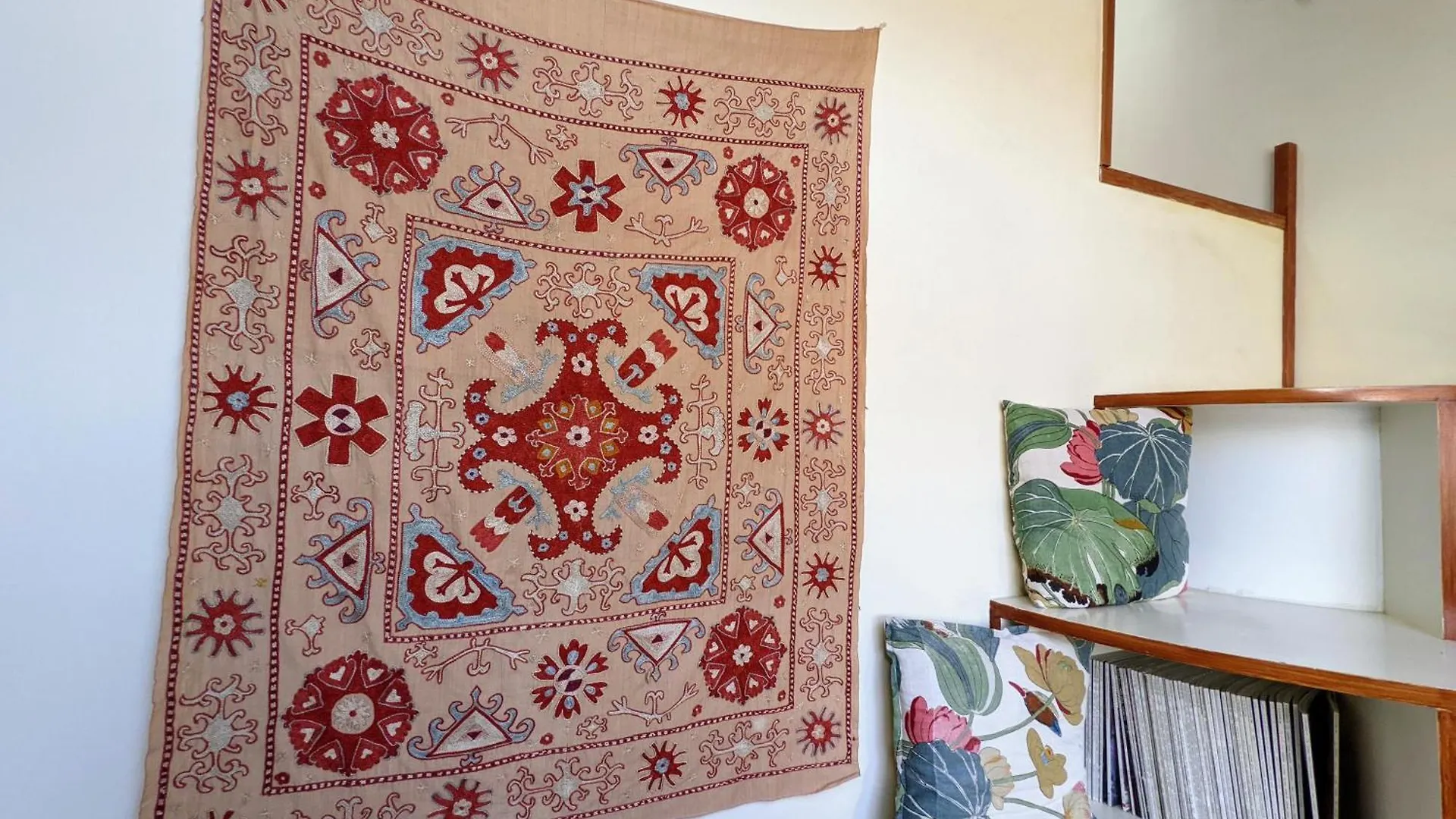 Guestrooms, Rooftop With Garden, Spacious Living Room, Character And Fireplace Прага Чехия